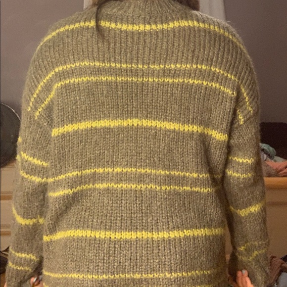 sweater - Picture 2 of 2